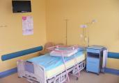 Oddział ginekologiczno położniczy z oddziałem noworodkowym - sala z łóżkiem dla mamy i dla noworodka